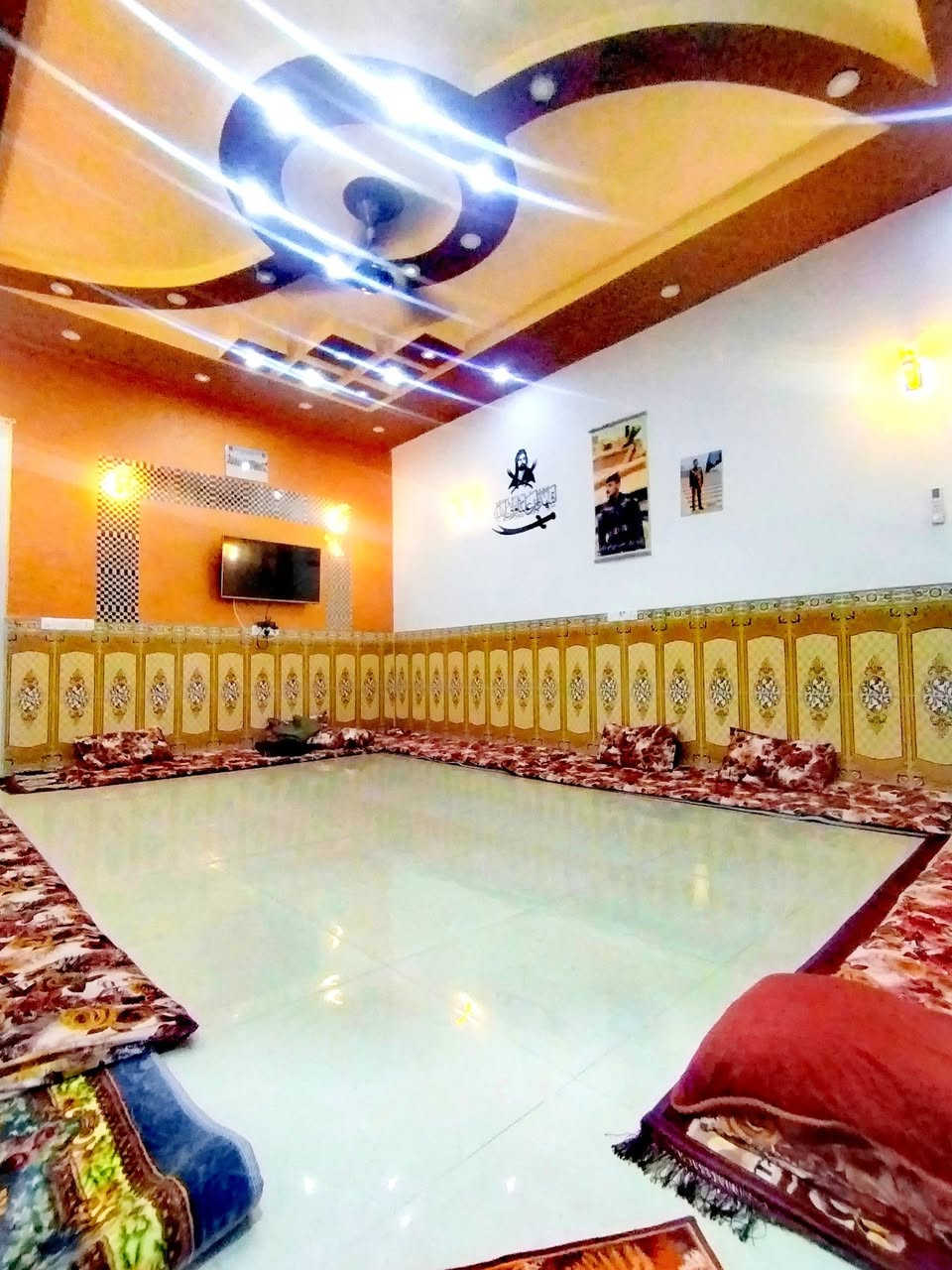 🏡 دار للبيع – فرصة مميزة للسكن

📍 الموقع: دور الزراعة الثالثة – بصف الركن
📐 المساحة: 200 متر مربع 🏠 طابق واحد
- 🚗 كراج يتسع لسيارة
- 🍳 مطبخ مجهز
- 🛋️ غرفة استقبال
- 🏢 صالة كبيرة
- 🛏️ غرفتا نوم
- 🏠 بيتونة واسعة
- 🚿 دورات مياه (داخلية وخارجية)

✅ الدار جاهزة للسكن فوراً
📄 نوع السند: طابو زراعي – سند رسمي (25)
⚡ الخدمات متوفرة بالكامل:
ماء – مجاري – تبليط – كهرباء

📞 للاستفسار والتواصل:
وسام اللهيبي : ***********
ياسر فارس حسين : ***********

🏢 مكتب الجزيرة لبيع وشراء الأراضي والدور السكنية
