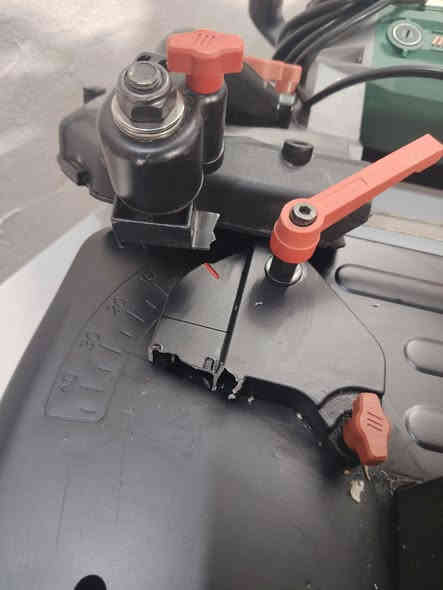 يالله سلام عليكم 
مينشار شريطي معدني 
شغال كلشي مابي عده هاي لقاعده مالته مكسوره 
حط سعر وخذه  ماعندي توصيل 
مكاني ديالى بعقوبه كاطون رازي 
***********
