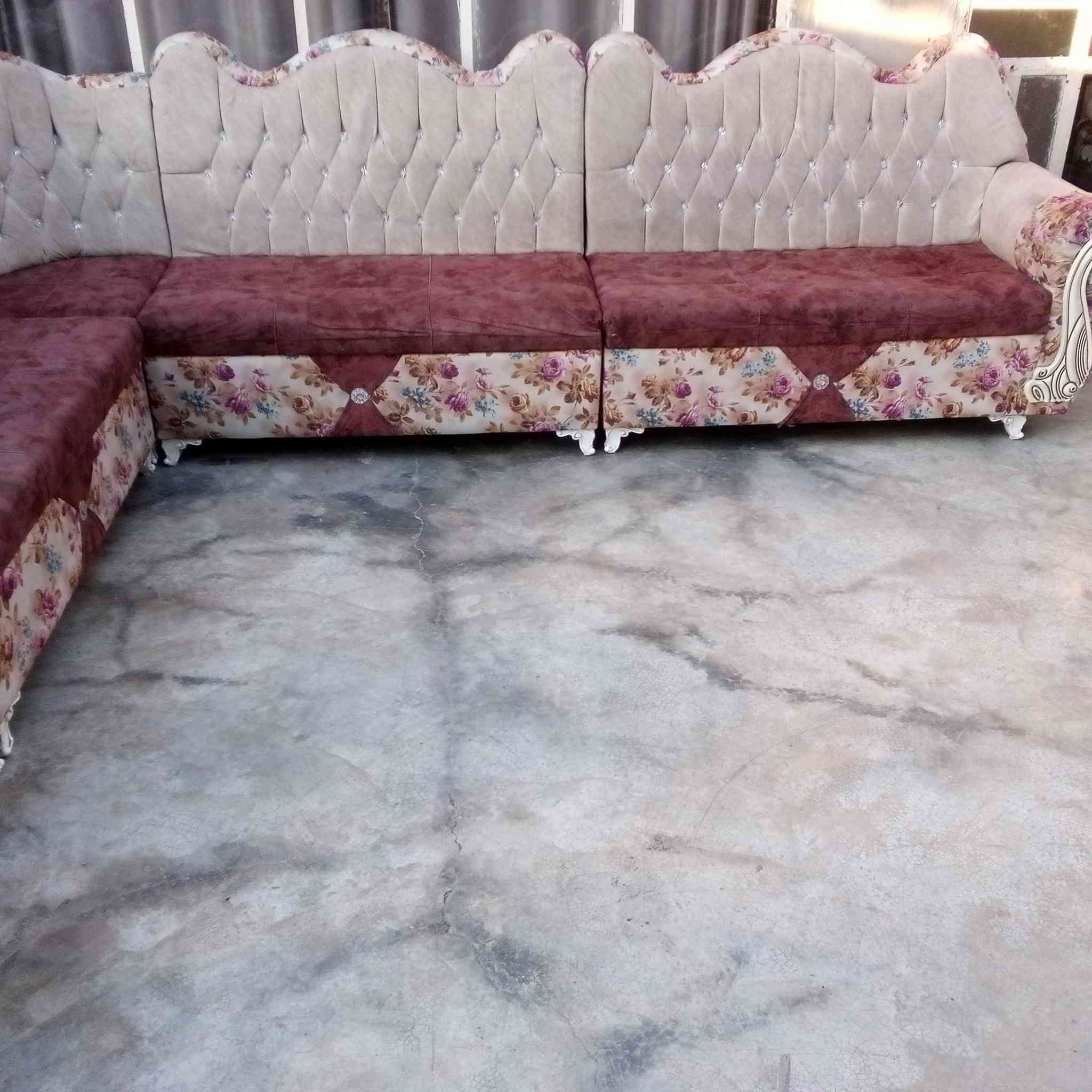 تخم ديوان للبيع نضيف مابي اي عيب الاسفنج فول سعره 160بي مجال واتساب موجود ***********
المكان كركوك بنجه علي قرب محطة طاهر
