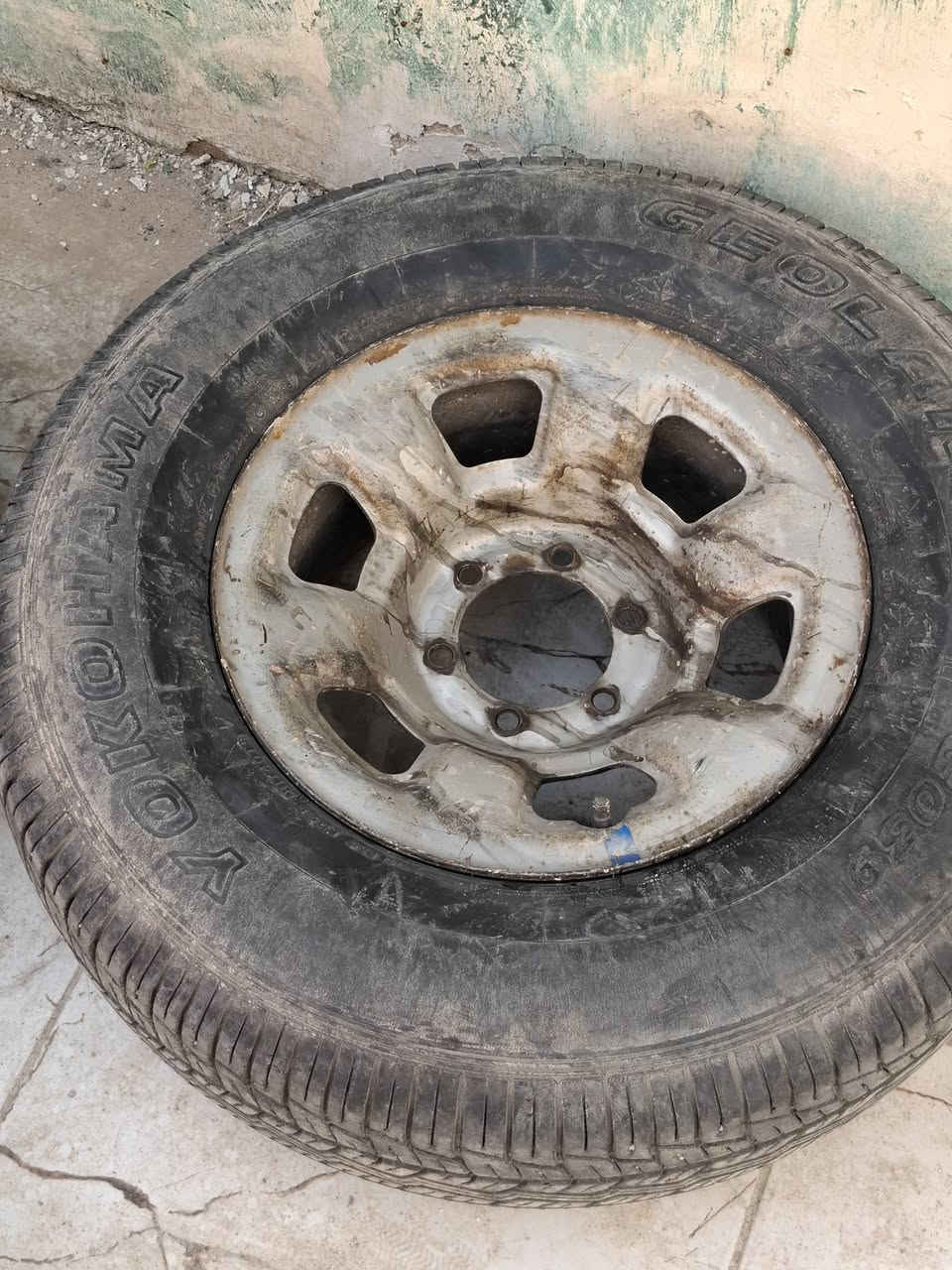 سلام عليكم تايرات 5 هنه و ويل مالتهن حجم 16 الرقم ***********
