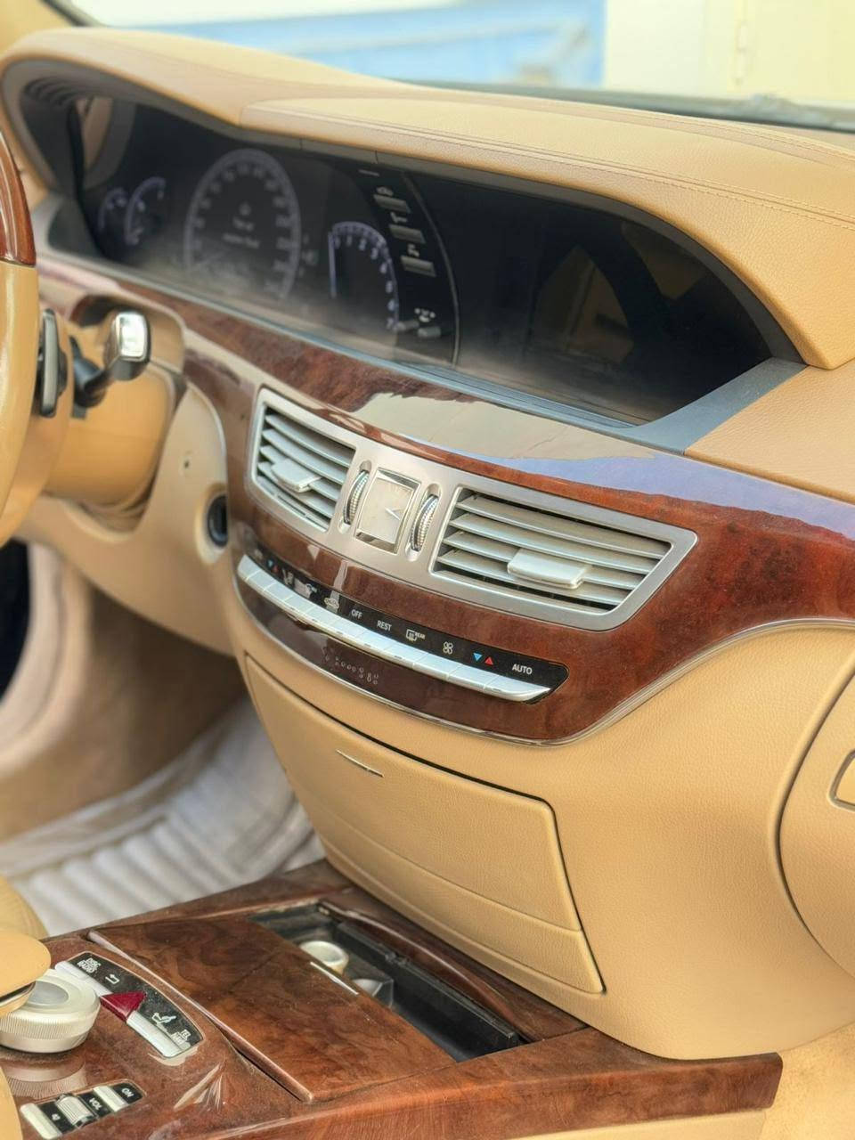 مارسيدس 2011 s500 رقم اربيل الجديد السياره خير من الله باب قصير ٨ سلندر الضرر حسب السونر المرفق ماشيه ١٢٨ كيلو يعني السياره بعدها جديده للاستفسار الاتصال على الرقم *********** متواجد واتس اب بغداد, العراق
