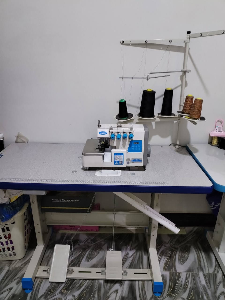 مكينه خياطه اوفر جديده استخدام اقل من شهر سعرها ب ٣٢٥ الرقم للتواصل ***********
