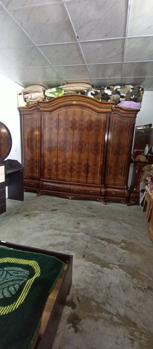 غراض للبيع للاستفسار الاتصال ع الرقم ***********
