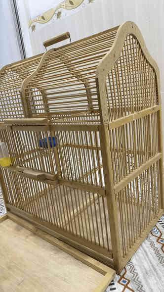 ئه م قه فه سه داره بو فروشتن هيچ كيشه يه كي نيه هيچ عه يبي نيه لوك لوكه ده ست كرد دروستكراوه كي حه زي لي بوو تيل بكا بو نرخ ***********
