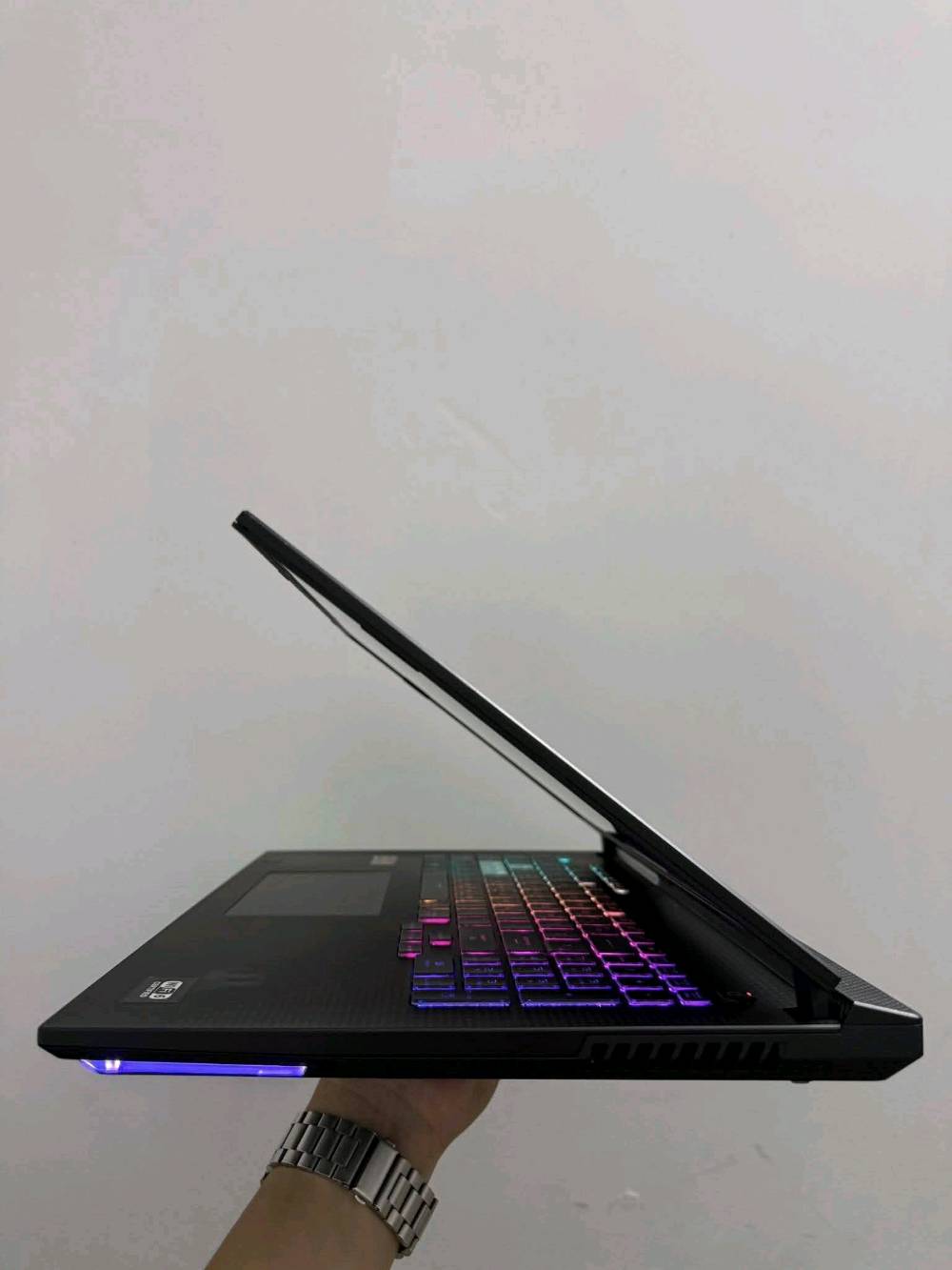 Asus Rog Strix G15
Cpu: Ryzen 9 - 5900HX 
Gpu: AMD Radeon RX6800M 12GB DDR6
Ram: 16 DDR4
Hard: 512 SSD NVME
Display: 15.6”  300hz
الموقع الموصل 
السعر 1,600,000 ألف
نظافة 99

واتساب ***********