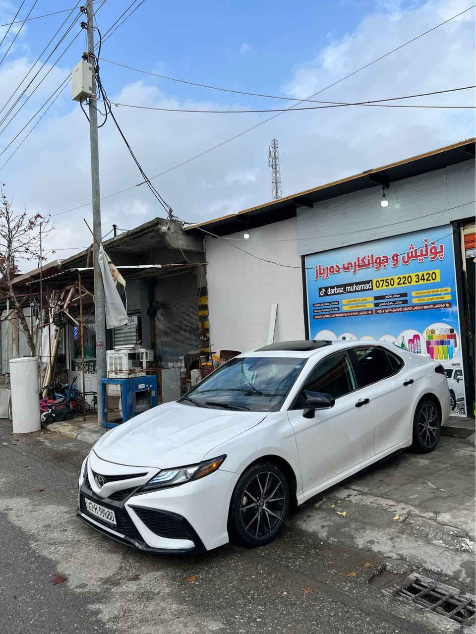 Toyota Camry 2022 SE+
بەسمە
شەخال 
سلاید 
لایت xse
سەیارەکە نمونەیە لە جوانی دا سفر سفرە
٢٥٠ دینار مەسروفی تێدا نیە 
چوار تایەو ویلی لۆکی لە ژێرە
دەستی ماڵانە
٢ پارچەو روبحێکی بۆنیتی بۆیاخە
***********
*********** بشدار, السليمانية
