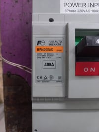 قواطع كهربائيه للبيع اصليه عدد 20 قاطع فوجي ياباني 400 امبير ترب 220 v...