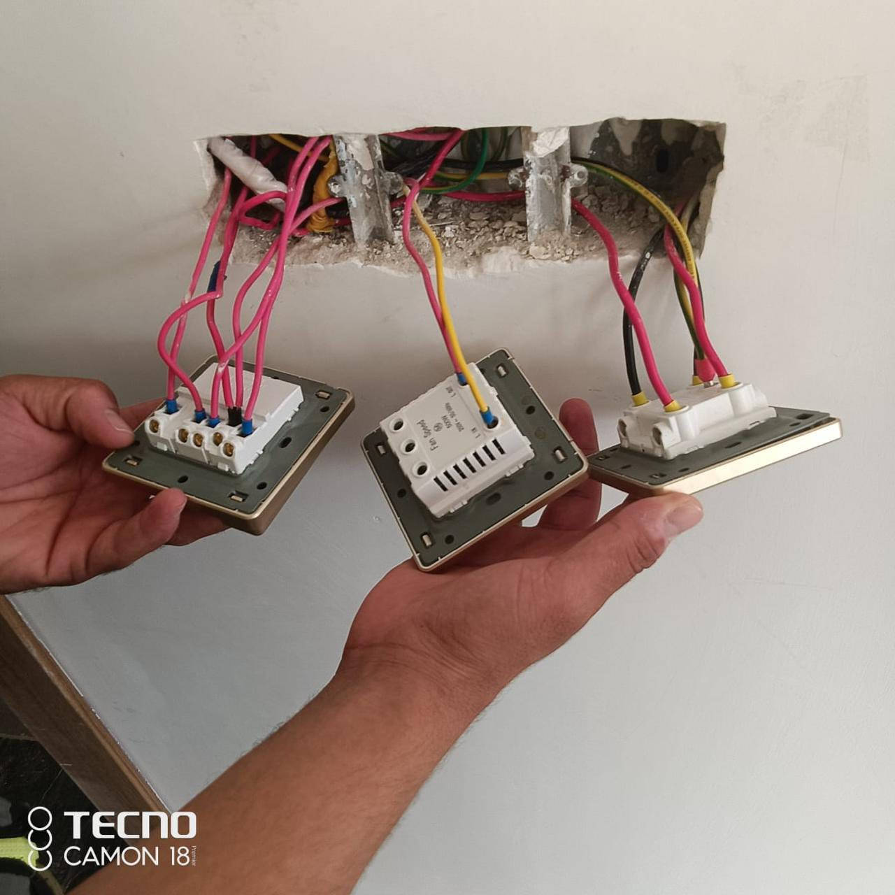 مستعدون  لتنفيذ وتأسيس الأعمال الكهربائية للمباني السكنية والتجارية والصناعية، وفق المواصفات الفنية المعتمدة ومعايير السلامة العامة، وبخبرة عملية تضمن جودة التنفيذ ودقة العمل وبكادر هندسي متميز .

 • تأسيس وتمديد الأسلاك الكهربائية (الانارة ، المفاتيح ، الأحمال الخاصة )
 • تركيب بوردات  التوزيع الرئيسية والفرعية.
 • تمديد منظومات التأريض والحماية من الأحمال الزائدة.
 • تركيب الإنارة الداخلية والخارجية.
 • فحص وتشغيل المنظومة الكهربائية والتأكد من سلامتها.
 • صيانة وإصلاح الأعطال الكهربائية عند الحاجة

التواصل :
***********
