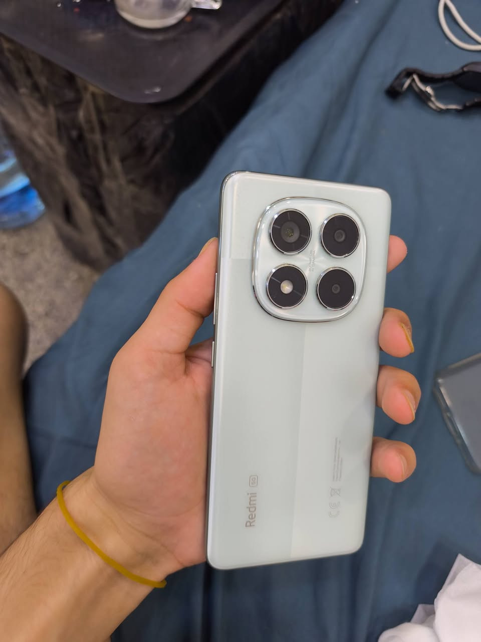 ​💥 للبيع لقطة: Redmi Note 14 Pro 5G 💥
الجهاز غني عن التعريف، مال تصفح وألعاب وتصوير احترافي. استخدام نظيف جداً 8 أشهر وبكامل ملحقاته الأصلية.
​📌 أهم المواصفات:
​الذاكرة والرام: 256 جيجا مع 12 جيجا رام (سريع جداً).
​المعالج: ميدياتك 7300 الترا (يشغل ببجي 60 فريم مستقرة).
​الكاميرا: 200 ميجابكسل (صور وفيديوهات بدقة خيالية).
​البطارية: 5500 مللي أمبير، صحة البطارية 99% شحن سريع 45W.
​الشاشة: منحنية تجنن 120 هرتز.
​المميزات: ضد الماء IP68، سبيكر ستريو، يدعم 5G و eSIM.
​🔍 حالة الجهاز والضمان:
الجهاز نظيف جداً، بيه خدوش طفيفة بالشاشة (ما تبين ولا تؤثر ع الاستخدام)، وياه ضمان سوفت وير من شركة الأماني لشهر 9.


**إذا كنت صاحب هذا الإعلان وتريد حذفه لأي سبب، رجاءا أرسل رسالة إلى الدعم الفني**