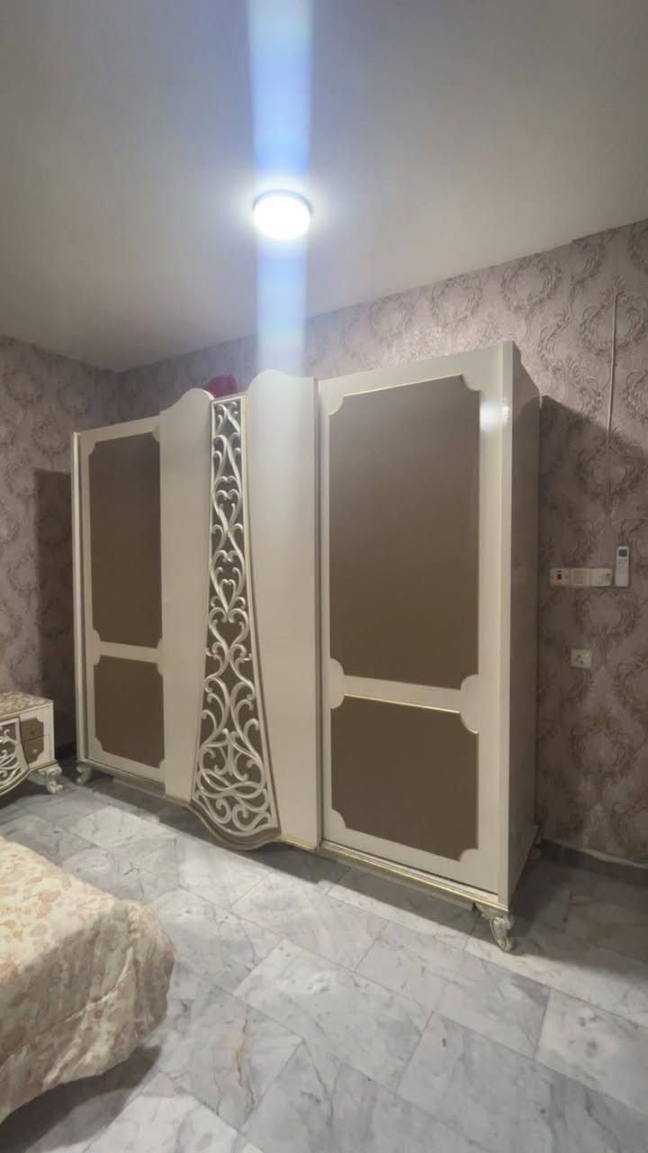 للبيع غرفه تركيه 6 قطع ثقيله تكمه سعر 300 العنوان بغداد حي الحسين ***********
