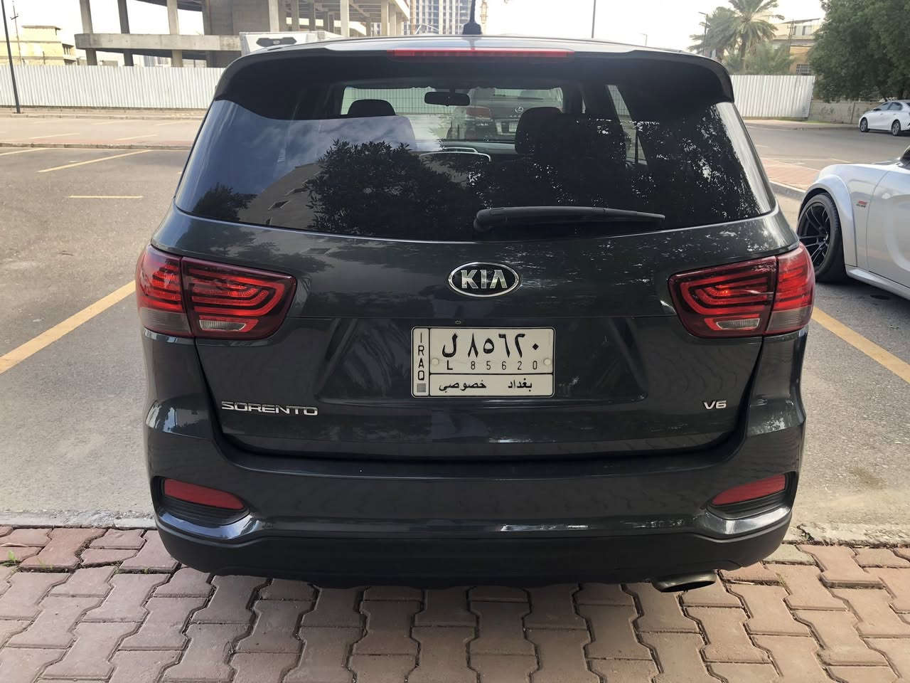 كيا سورنتو موديل 2020 وراد امريكي حادثها خشم البنيد وشويه من الجاملغ الامامي بدون دواخل لغد شاصي مكفولات 

             بيع او مراوس  

رقم بغداد  سنويه بسمي تحويل ثاني يوم  ماشيه 86 الف 

  السعر 189 وبيها مجال للجاد بالشراء

مواصفات 
محرك 6 سلندر   V6  
7 راكب 
2قطع تبريد 
شاشه ابل كار بلي 
كاميرا 
تحكم ستيرن فول
مثبت سرعه 
لايت زنون عدسات 
كير 8 نمر 
مكان السيارة بغداد حي العدل  
للاتصال ***********
