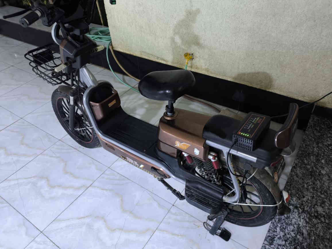 دراجه كهربائيه للبيع نضيفه فول مواصفات بطارياتها نص عمر السعر 350 العنوان حي الجمعيات للاستفسار  *********** عمارة, ميسان
