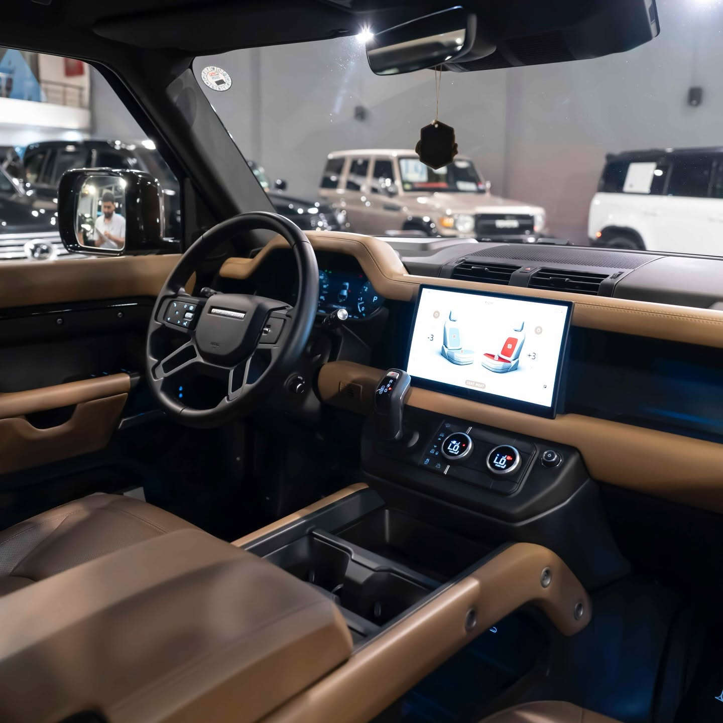 ‏Mansur cars 
عربي / كردى 
.   
النوع :  LANDROVER
الموديل :   DEFENDER  HSE P400
سنة  الصنع :  2025
المحرك : v6
ناقل الحركة :  AUTOMATIC 
نوع الوقود :  بنزين  
الحالة :   خليجي   سردار 
عدد الأميال  : 17,000   Km
‏#MANSUR_CARS_ERBIL_F1    
:::::::::::::::::::::::::::::::::::: 
درووستکراوی :- LANDROVER
مۆدێل :   DEFENDER HSE P400
ساڵ : 2025
بزوێنەر :V6
بگۆری بزوێنه‌ر :  AUTOMATIC 
سوتەمەنی :  بنزين 
دۆخ :خليجي سردار 
ماوەی رۆشتوو :  17,000    Km
‏ ‏#MANSUR_CARS_ERBIL_F1  
:::::::::::::::::::::::::::::::::::: 
‏‎‏‎🗺️ العنوان: ERBIL- 40m STREET 
‏ / MANSUR CARS
‏‎‏‎📱 للاستفسار يسعدنا تواصلكم معنا على الأرقام التالية
‏‎‏‎📱بۆ زانیاریی زیاتر خۆشحال دەبین بە پەیوەندیتان بە ژمارەکانی
 
***********
***********
