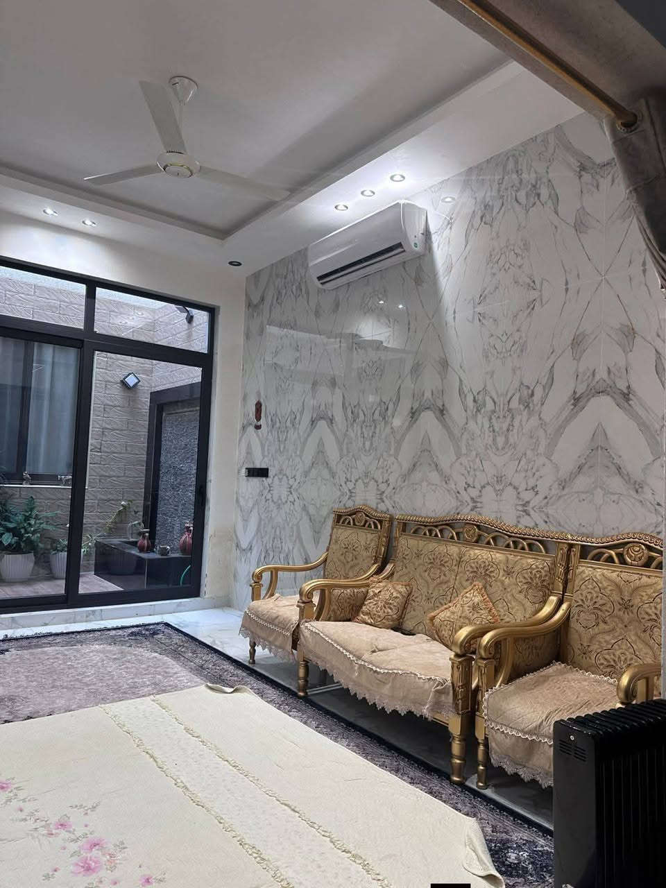 السعر 375 مع المجال 

🔵بيت  بداية حي الفارس 

🔵200م على ساحه 

🔵بناء حديث 2025

🔵6 غرف نوم سويتات 
 
للاستفسار /***********

#كربلاء #حي #الاسرة #الاسره #بيع #شراء #للبيع #عقارات #بيت #دار #قطعه #قطعة #التحدي #الصمود #الميلاد
