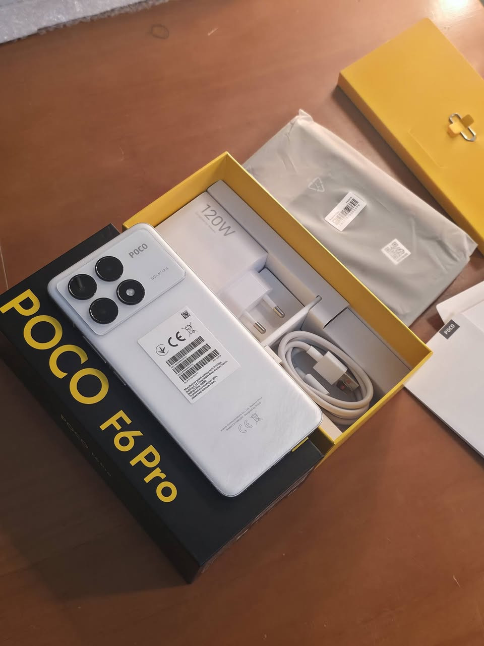 بوكو f6 pro
ذاكرة 1 تيرا  (مو ال512)
رام 16GB 

كامل ملحقات 
باكيته شاحنه كيبل كفر 

جهاز جديد مفعل صارله اسبوع
نظافة 100%
مكفول كفالة شاملة 

• ​المعالج: Snapdragon 8 Gen 2.
• ​الشاشة: AMOLED بدقة WQHD+ وسطوع 4000 nits.
• ​الشحن: سرعة خارقة 120W (بطارية 5000mAh).
• ​الكاميرا: أساسية 50MP بمستشعر Light Fusion 800 مع OIS.
• معدل الاطار 120HZ 
• ​التصميم: إطار معدني وظهر زجاجي.

السعر 590 الف 

يوجد توصيل لجميع محافظات العراق 
للحجز راسل الصفحة 
واتساب ***********

تابع صفحه تلكرام لمشاهده الاجهزه المتوفره https://t.me/mohamd_phone

#العراق #مستخدم #توصيل_لكل_العراق #بوكو #للبيع #شاومي
