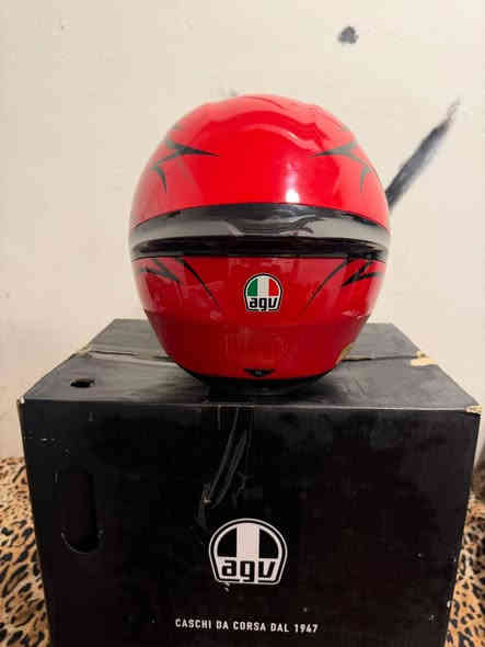 خوذه ماركة 1k agv إيطالي اصليه 100٪ ونضافه 100٪ قياس XL
***********
