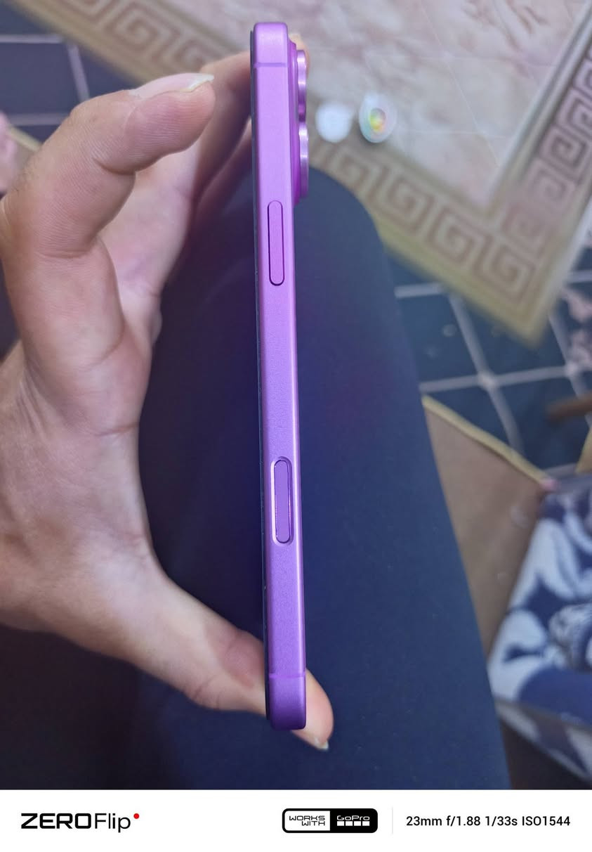 ايفون 16 بلاس ذاكرة 128 
بطارية 100%
نظافة 100%
عدد دورات الشحن 33 
ضمان سنة 
السعر 950 الف وبيه مجال بسيط
العنوان الشعب 
***********
