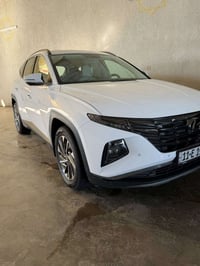 توسان خليجي موديل 2024 ماشيه 80 الف رقم بغداد الموصفات بصمه شاشه جبيره...