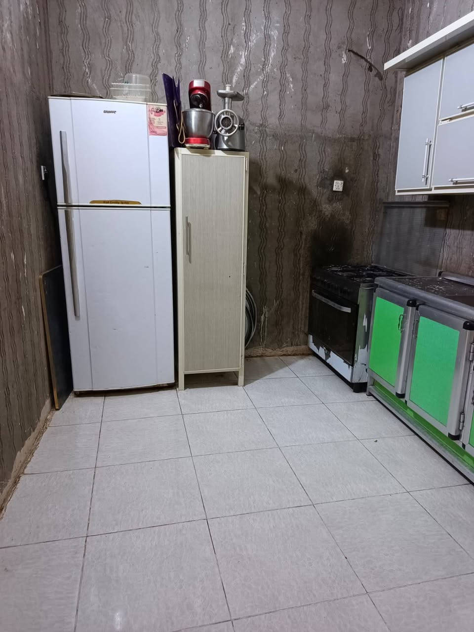 بيع مستعجل /بلاش
مساحه 120م 
حي ميسان منطقة الشيوخ  الشارع الترابي الي بصف سكلة رعد تقريب بنص الشارع 
غرفه صاله مطبخ استقبال 
السعر 29 قفل 
بلوك 
اساس صب 
سگف عگاده 
***********
