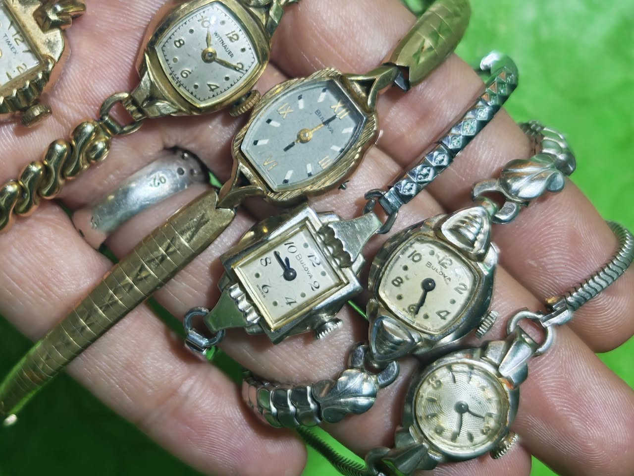 السلام عليكم
مجموعه ساعات نسائي تغليف ذهب  شلعه كامله مو مفرد تباع القطع كل التفاصيل بل صور بيهم يشتغلون وبيهم يراد تنضيف  للبيع ل اعلى سعر ❤️


**إذا كنت صاحب هذا الإعلان وتريد حذفه لأي سبب، رجاءا أرسل رسالة إلى الدعم الفني**