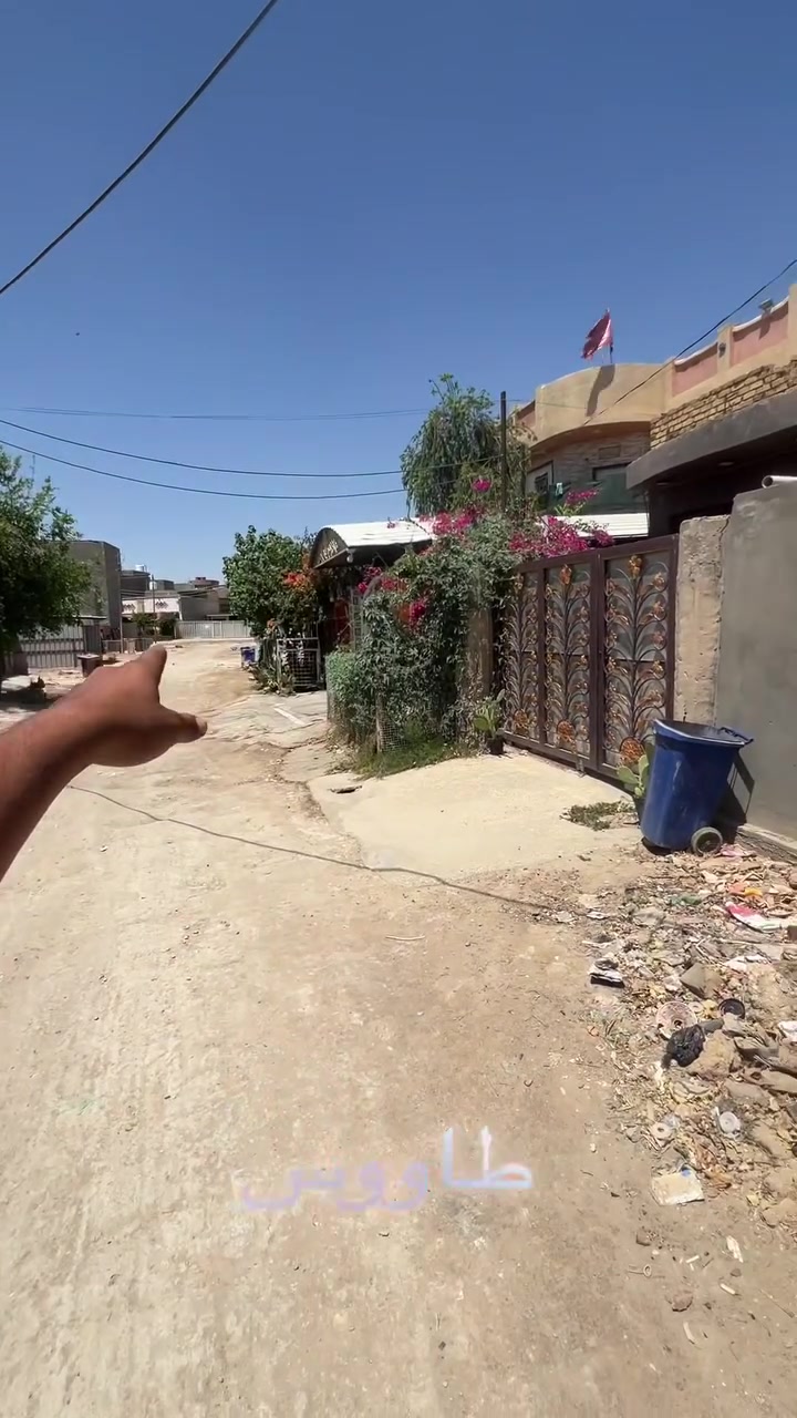 دار للبيع 
المساحه 125متر   طابو زراعي 
الدار بناء حديث  ✨ 
موقع البكرلي الثالثه حي الفنانين  قريب على شارع العام
كافه الخدمات متوفر بيه 
السعر 60 مليون 
ليرغب بشراء مراجعه المكتب،،،،،
***********
***********
مكتب عقارات املاك العراق 🇮🇶 
حاتم الدغيري
