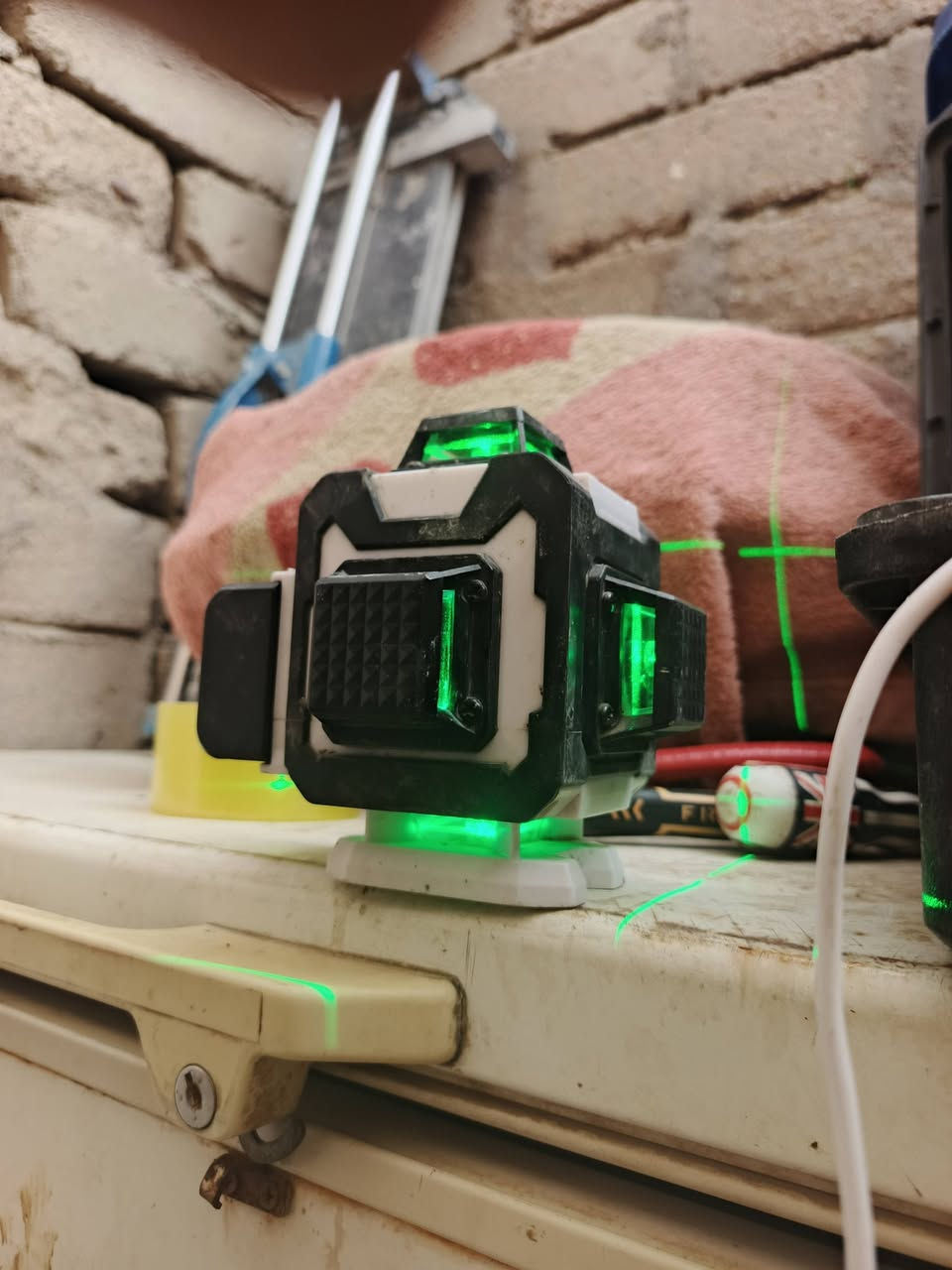 البيع 65 اصلي 4 خطوط الجنطه كله كامله غراضه مستعمل قليل ضوه قوي كلش مكان ناصريه  ***********
