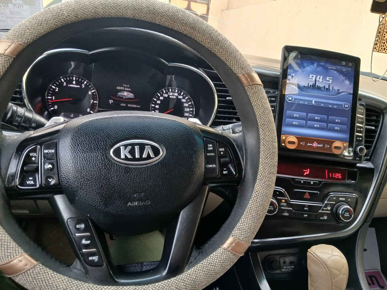 السلام عليكم
سياره اوبتيما 
مديل٢٠١١
رقم دهوك
فول موصفات
سنويه ابسمي
كربون بنزين
تبريد قطعتين
بصمه
بانوراما
حساس امامي وخلفي
تحكمات استيرن
كشن كهربائي
شاشه. كامره خلفيه
محرك 2400 مامفتوح
لون صدفي. 
***********اسيا 
***********

