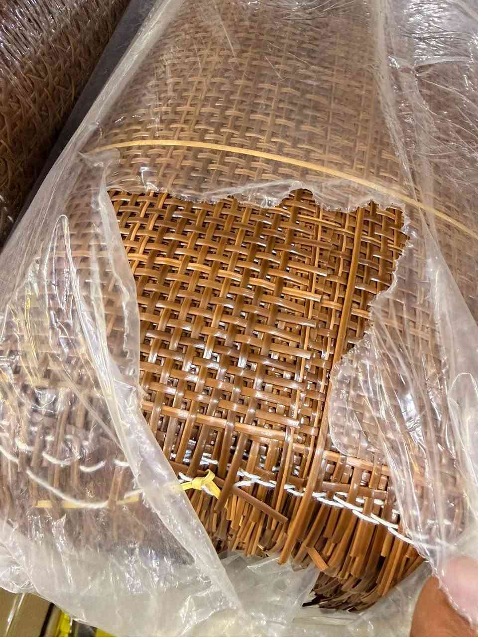 السللم عليكم متوفر راتان طبيعي وصناعي
الطبيعي 110سم والصناعي 60 سم 
للاتصال ***********
واتساب ***********
