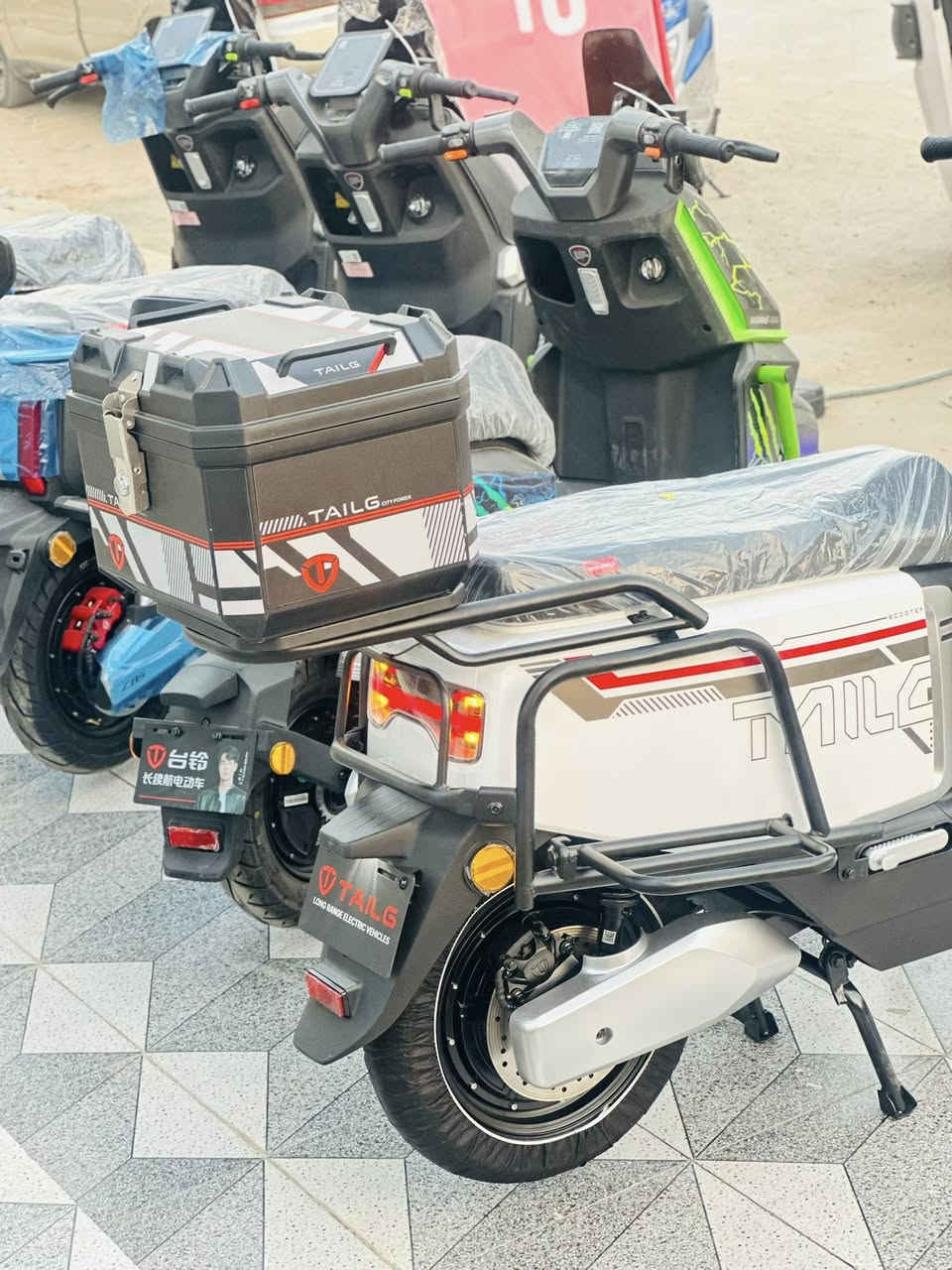 يا لله تم موصول 
حاوية دراجات 
تايلج 8 بطارية 🔋 
52 امبير … 96 V 
تقطع مسافة 120 كيلو 
الوكيل الحصري في ذي قار 
معرض تايلج 
ذي قار.. رفاعي 
*********** 
الموقع المعرض 
شارع الاطفاء
مقابل مدرسة ألاوائل
