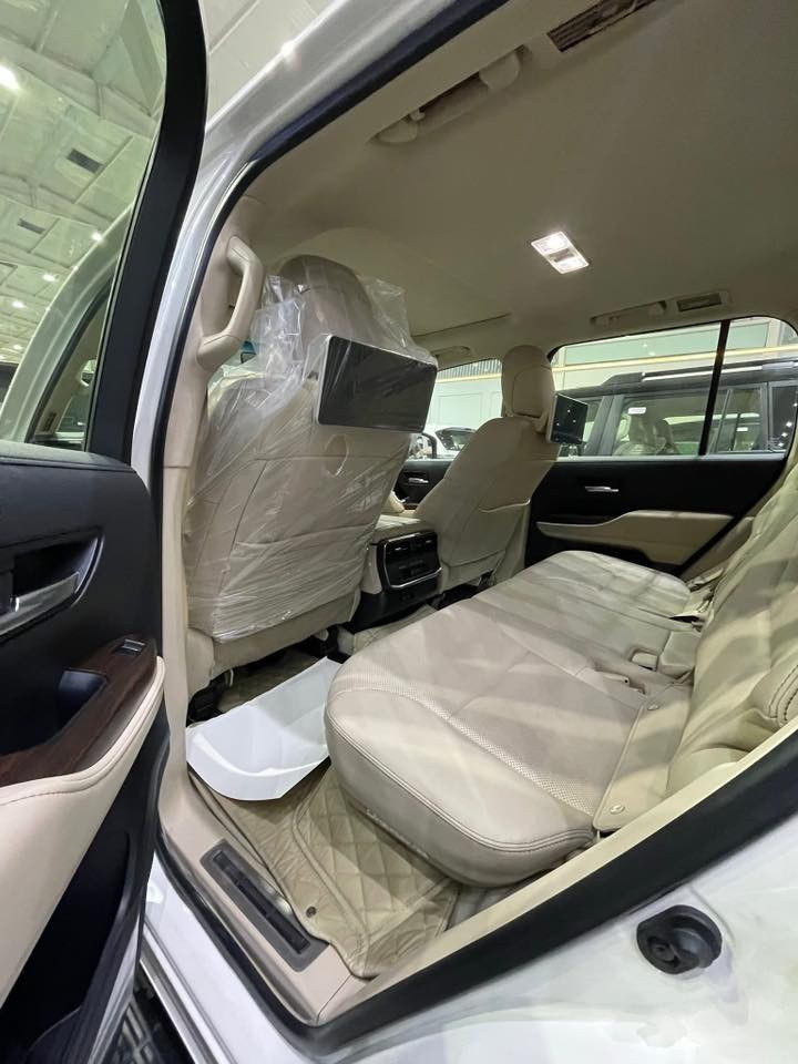 لاندكروز 2022 gxr ابيض
مكفولة كفالة عامة من كلشي جدييدة
مغلفه PPF ضمان ١٠ سنوات
داخله بضمان شركة ساز  
مااشيه 32 حقيقي
مكينة 6سلندر ٤٠٠٠ تنفس طبيعي
رقم اربيل  باسمي
مواصفات 
بصمة 
تشغيل عن بعد 
5 بصمات ابواب
باب خلفي كهربائي 
كراسي اثنين كهربائي 
كشنات جلد بيجي 
تدفئة تبريد كشنات 
شاشة لمس
3 شاشات ايباد تطبيق
تحكم ستيرن جهتين 
طفايه 
ثلاجه 
فتحه 
شاحن لاسلكي
هاند بريك بصمة
حساس امامي خلفي 
المري شفط 
تحكم كهربائي بالمري 
وبعد بي هواي مواصفات 
السيارة شركة تويوتا ساز 
العنوان/  بغداد
للتواصل ***********☎️
