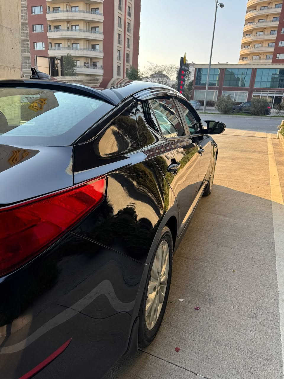 لسلام عليكم شباب  الحلال للبيع 2015 اوبتيما  ماشيه 150 ضررها جاملغ وبنيد كير مكينه صدر تخم تابر باتري كله جديد   مكاني بغداد عارضها 115 
***********
موصفات  EX بصمه شاشه جديده شادها
تحكم استيرن  منضومه زنون 
برمجه دوانز  ماكوووو 
ترايك للبصره عنواني بغداد
