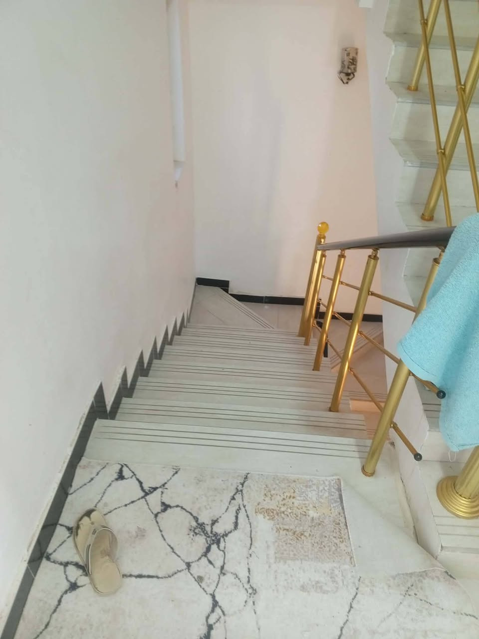 بيت طابقين للبيع   200 م فئه D داخل مجمع لؤلؤه ساوه  مقابل المستشفى الالماني جهه السيد علي ظاهر الشارع الثاني مقابيل المولدة الجديدة   يتكون البيت من 3غرف وصاله ومطبخ  واستقبال  ( براني ) و3صحيات 
(١)الطابق الارضي غرفه +صاله +استقبال+مطبخ +صحيات داخل البيت +حمام خارجي وصحيات + حديقة 
(٢) الطابق الاول غرفتين +حمام كبير +صطح اول 
 
تفاصيل اكثر .خاص او اتصل
للاستفسار 
***********

— في ‏‏السماوة‏‏
