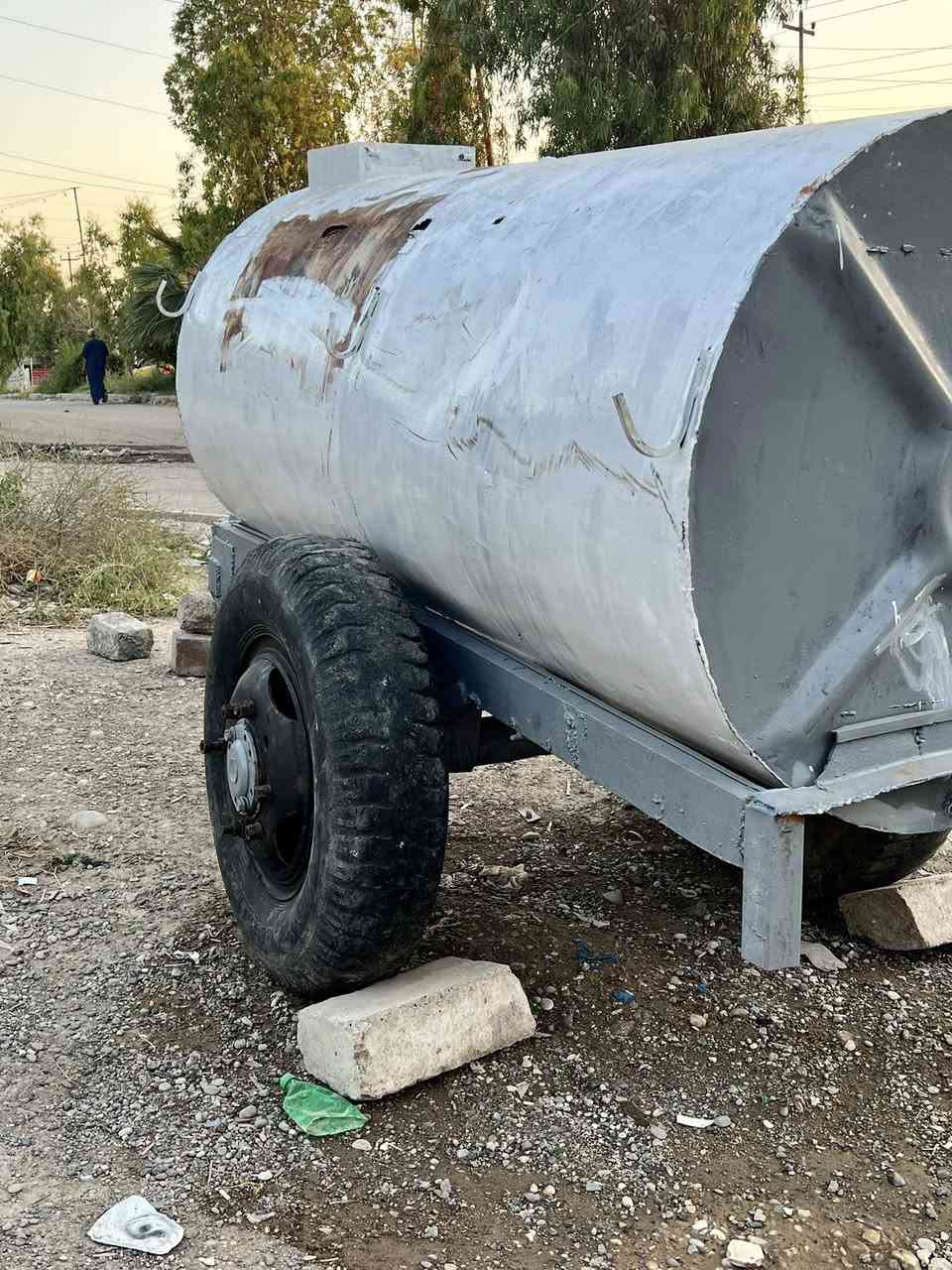 للبيع مقطوره 3500لترنضافه 70بل ميه حداديه جديده بدون خيسان العنوان موصل الأجانب الايسر السعر الاتصال على الرقم ***********
