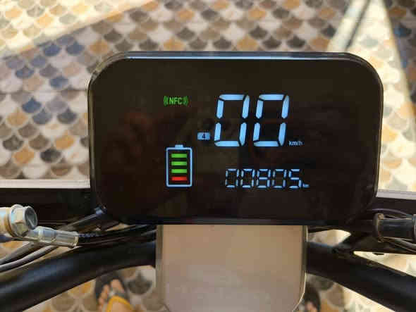 بسم الله الرحمن الرحيم 🌷
بايسكل شحن 🔋⚡
النوع: R9
الشركه: MR. KOREA
عدد البطاريات: 5 ~ 16فولت ونلي ليثيوم
عدد النمر :4
السرعه:99
الحاله: مستخدم  صارلي شهرين من اشتريته اروح بي للمدرسه واجي
المواصفات: فول 1/1
 بريكات دسك امامي وخلفي ~ بصمات 2 وسويجات2 وكارتات2
وبلوتوث
ملاحظة: السله اني حاطها وره والكشن الوره موجود 
السعر💵:530 الف وبي مجال
للاستفسار : ***********
الموقع : بابل
