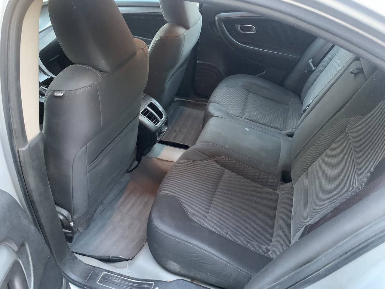 سلام عليكم فورد تورس موديل 11 وارد خليجي بدون حادث رقم سليمانيه بسمي سنويه جديده لحد 2029 ابيع تحويل  سياره مال جناي سونرهه موجود داخل المنشور 
باتري جديد تخم تاير جديد تراي مالك وين ميعجبك اطلع بيهه كير مكينه بلادي وخير من الله غير متواجد على الفيس 
الاتصال على الرقم *********** السعر 110 وبيهه مجال 
العنوان بغداد حي البساتين
