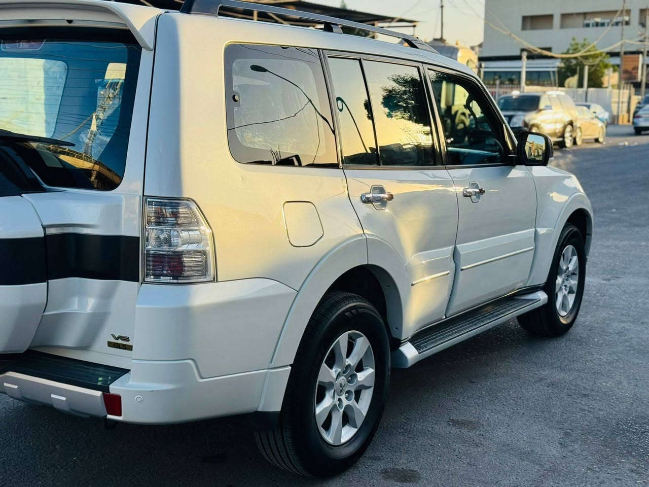 ألسلام عليكم
لبيع باجيرو  موديل(18) خليجي كفاله عامه  من الضربه والصبغ والتبديل بحال الوكاله
رقم أربيل دولي سنويه منتهيه
تبريد ثلاث قطع ❄️
محرك (6) 3500
حداده وتخم تايرات مكفولات
سياره ما ملعوب بيه علئ وضع شركه 
سياره فول 1/1
العنوان البصره ابي الخصيب
السعر (215) وبيه مجال
الاستفسار على الرقم موجود ***********
