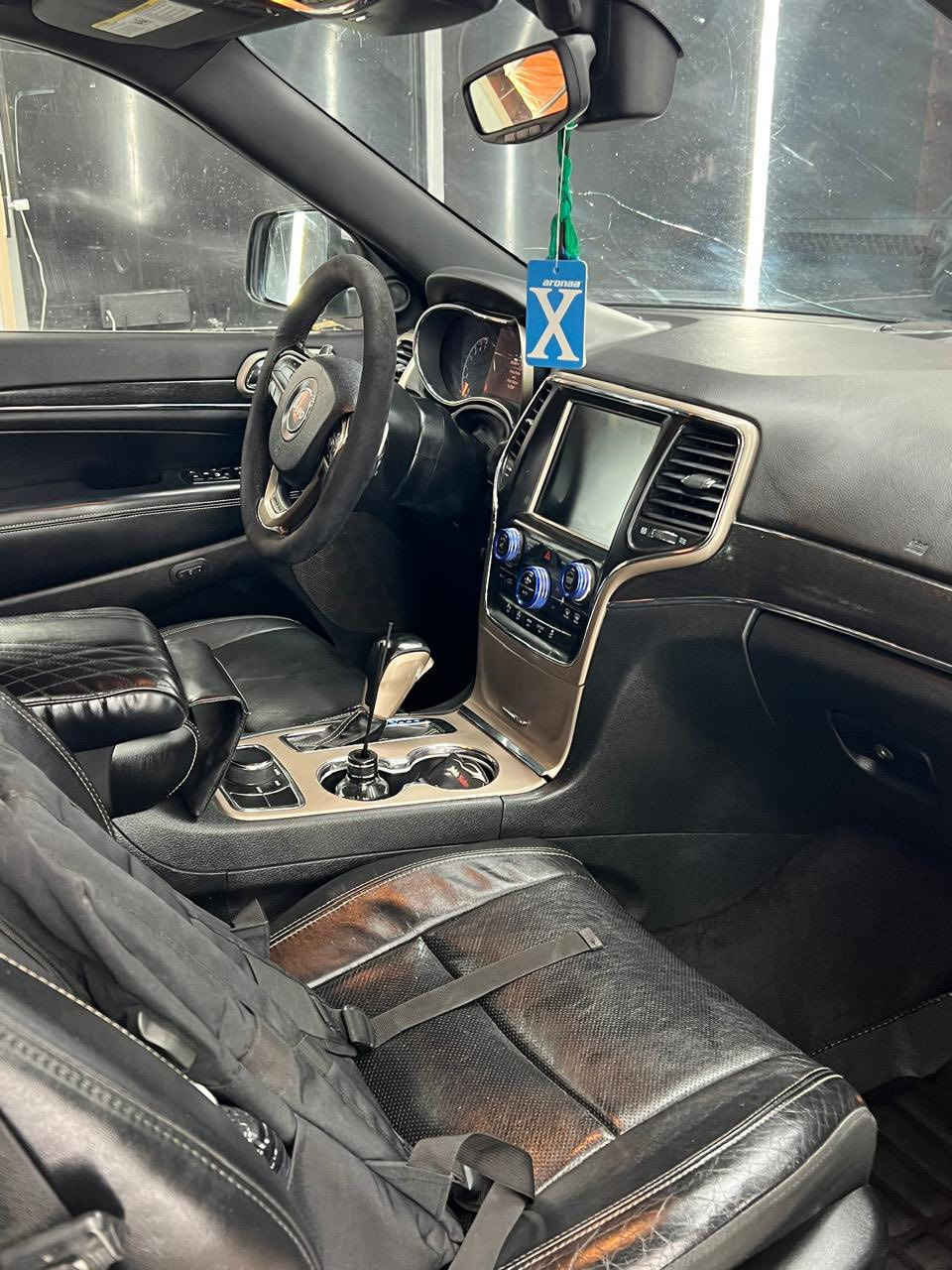 جيب 2017 لمتد فول
حادثها بالصور

مبدل جاملغين وبنيد بدون دواخل

باب صدر كلير 

جاهزه للاخير 

كير مكينه مكفول

حداده جديده

تايرات جدد

رقم جديد سنويه 2030 باسمي

المكان البصره القرنه بني منصور

212 وبيه مجال
***********
