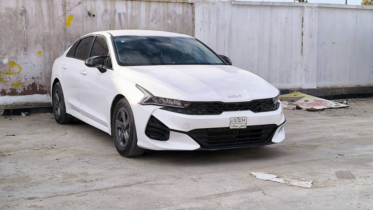 السلام عليكم
للبيع 

النوع كيا كي فايف  K5 امريكي

حره بدون رقم منفيس بأسمي 

السعر   135$

الموديل 2024

المواصفات 

شاشة كبيرة 

بصمة  

تشغيل عن بعد 

تحكمات استيرن فول 

رادار خلفي 

رادار امامي 

نقطة عمياء 

توقف ذاتي 

كامرة خلفية 

محرك 1600 تيربو 

وضعيات قيادة سبورت نورمل ايكو  

حادثها موضح بالصور 

مكان السيارة ديوانيه

***********
