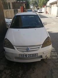 سياره للبيع سازوكي. ياباني موديل 2003 خصوصي بيضاء اللون رقم انكليزي ٍ....