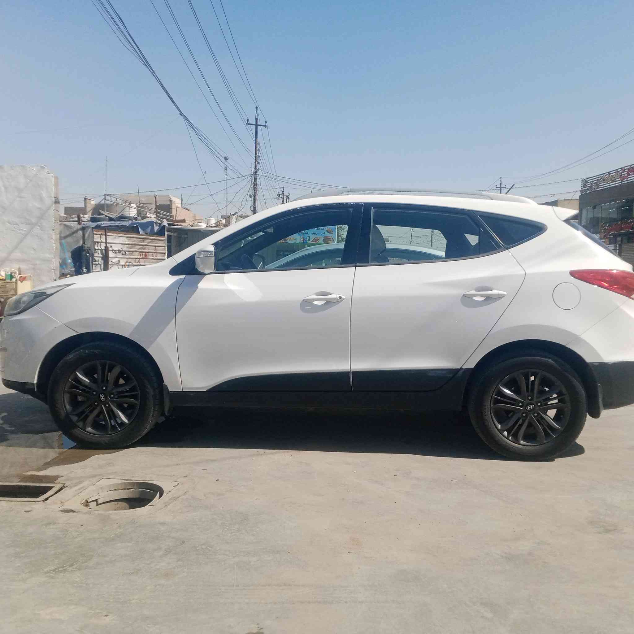 سلام عليكم توسان خليجي موديل 2015 تحويل مباشر رقم بغداد انكليزي كفاله عام ماعده شبر  صبغ فقط والباقي كفاله عامه محرك صدر تخم تايرات تبريد وتكييف السعر 153
الإتصال ***********
