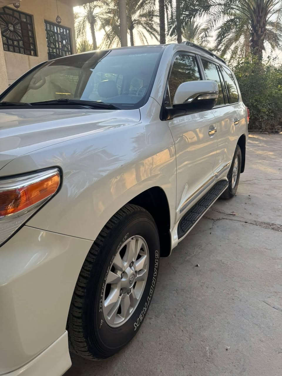 السلام عليكم ورحمة الله لاندكروز 2013 جديدة بوضع الشركة ماشية ٥٦ الف حقيقي سيارة جديدة بمعنى الكلمة السعر المطلوب 41$ الف دولار مكاني تكريت 
رقم الهاتف ***********
