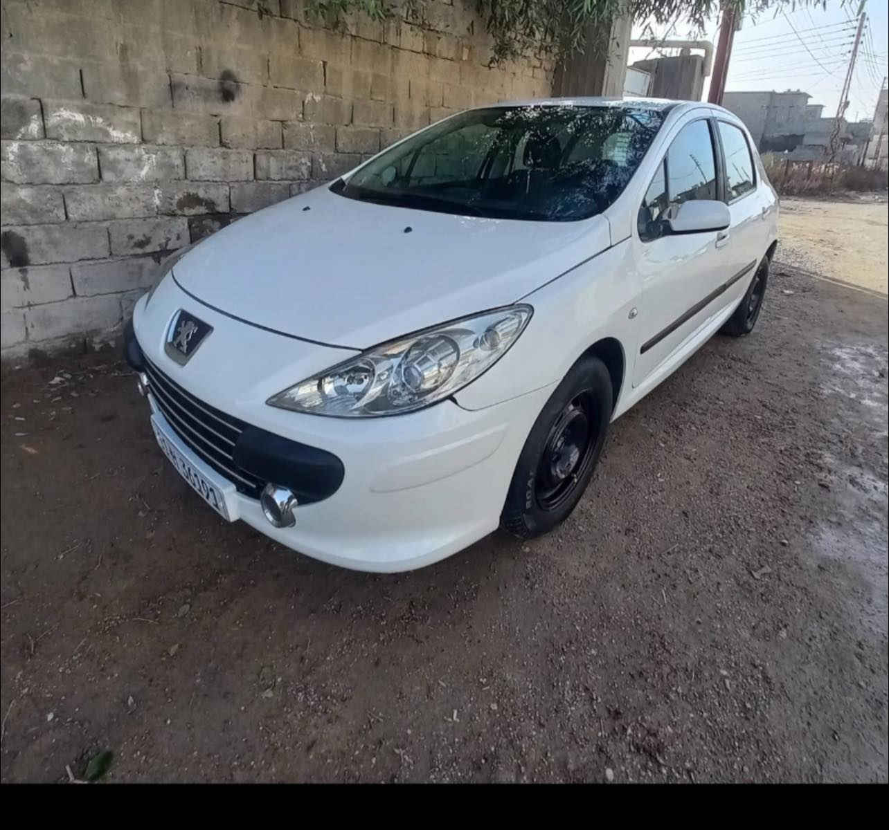 307 موديل 2006 رقم بغداد دولي السياره نضيفه وحلوه ومابيها اي نقص كشرها حلًو مابي صبغ اكو مكانات بيها تكحيل فقط لسياره جديده داخل خارج جديد عارضها 62 وبيها مجال***********
