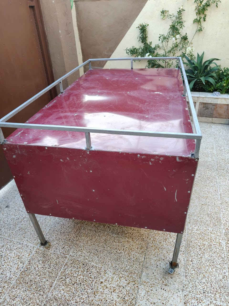 ميز للبيع طول 185
عرض 110
ارتفاع 120
تواير صغار متحركه تركيب تنفصخ وتتركب
بابين قفل السعر 170 بي مجال عنوان موصل الرشيديه


**إذا كنت صاحب هذا الإعلان وتريد حذفه لأي سبب، رجاءا أرسل رسالة إلى الدعم الفني**