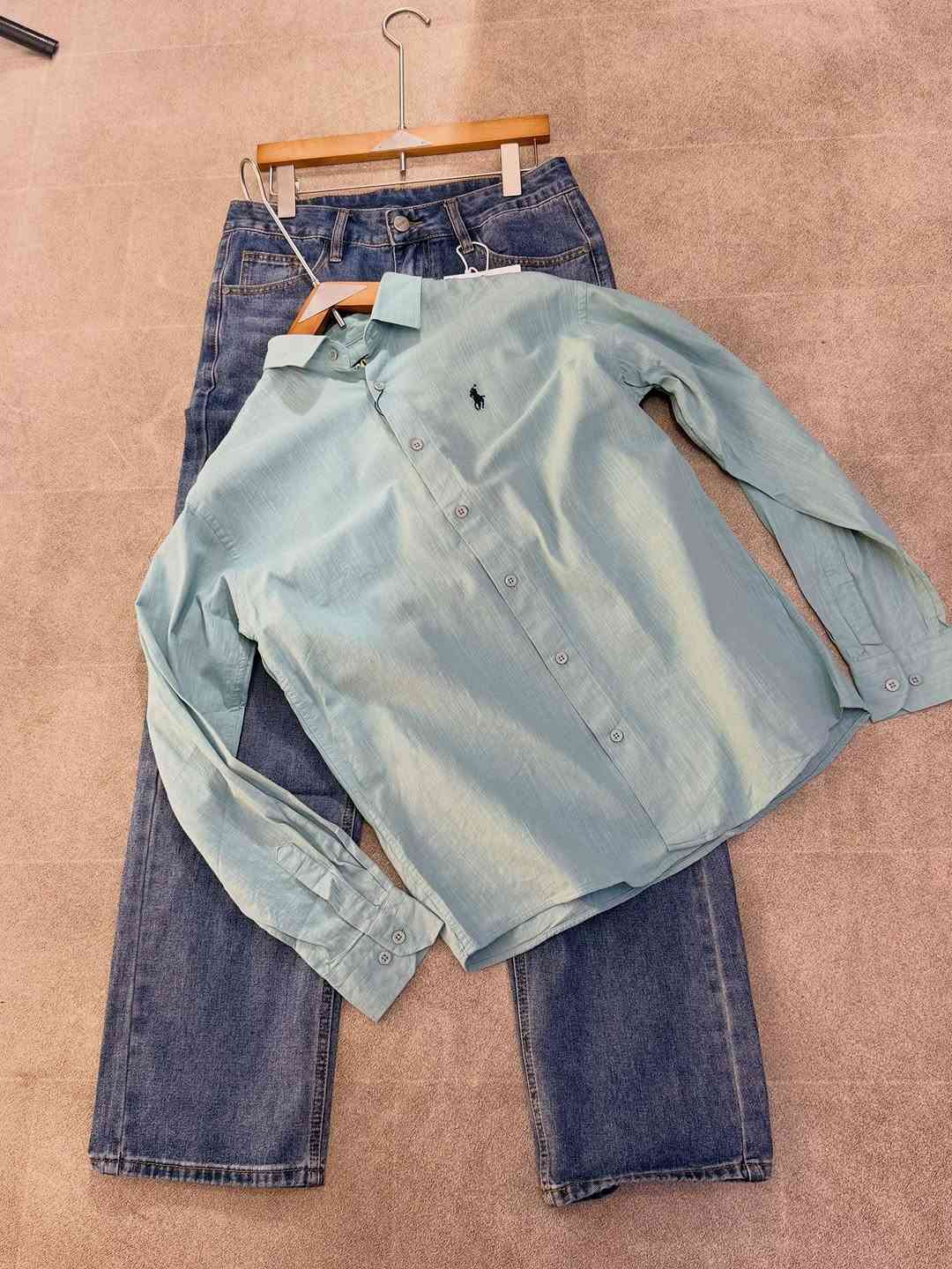 لمعرفه السعر والتفاصيل علق مهتم 🫰🔥
قميص بولو خامه لنن كوالتي عالي🔥
قياسات s,m,L,xL,xxL


**إذا كنت صاحب هذا الإعلان وتريد حذفه لأي سبب، رجاءا أرسل رسالة إلى الدعم الفني**