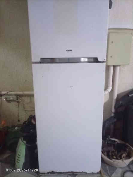 السلام عليكم ثلاجه للبيع ثلاجه شغاله حجم كبير ثلج ثلجيه ثلاجه جديده للبيع السعر 150 العنوان البصره القبله حي المهندسين رقم الهاتف ***********
