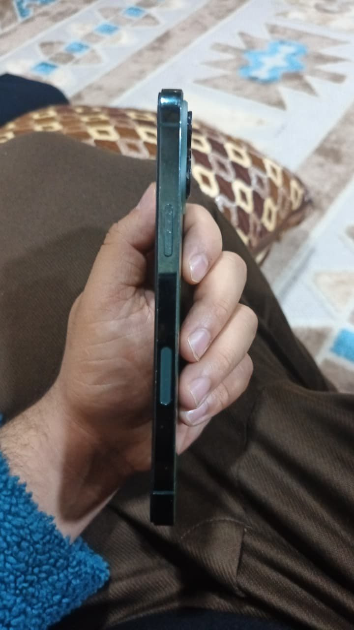 السلام عليكم 13برو نضيف فقط هذا الكسر بالضهر مكاني بصره مقابل شارع الميثاق رايده 500 وإذا اكو مراوس 15 ونطي فرق 
***********
