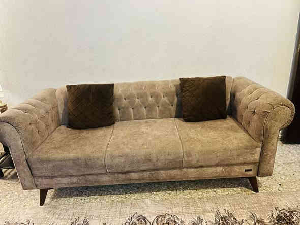 السلام عليكم 
تخم 7 مقاعد للبيع ما بي ضرر
بغداد الزعفرانيه 
للاستفسار:
0770 099 0998
