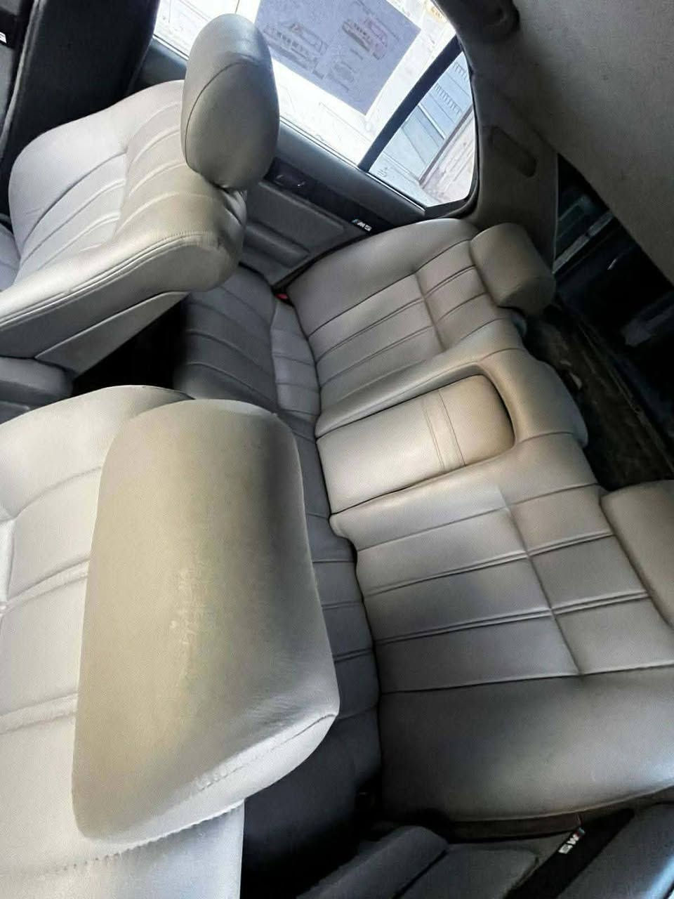 السلام عليكم
BMW موديل 91 سياره جاهزه ونضيفه كلش سنويه ل2030 المكان ديوانيه السعر ٦٦ 
التواصل على الرقم ***********
