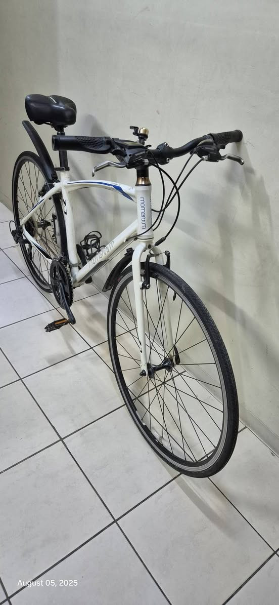 السلام عليكم
دراجة Momentum نظيفة جدا
السعر ٢٠٠


**إذا كنت صاحب هذا الإعلان وتريد حذفه لأي سبب، رجاءا أرسل رسالة إلى الدعم الفني**