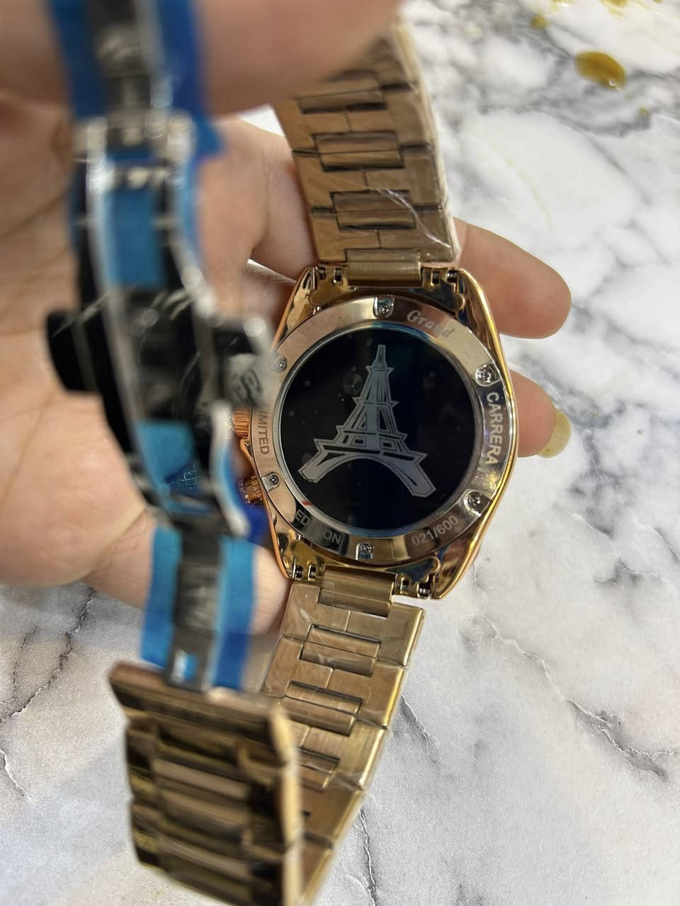 ساعة ماركة CARRERA TAG HEUER
إصدار برج ايفل اكو داخلها ابيض واكو داخلها اسود 
اعلى سعر ابيع


**إذا كنت صاحب هذا الإعلان وتريد حذفه لأي سبب، رجاءا أرسل رسالة إلى الدعم الفني**